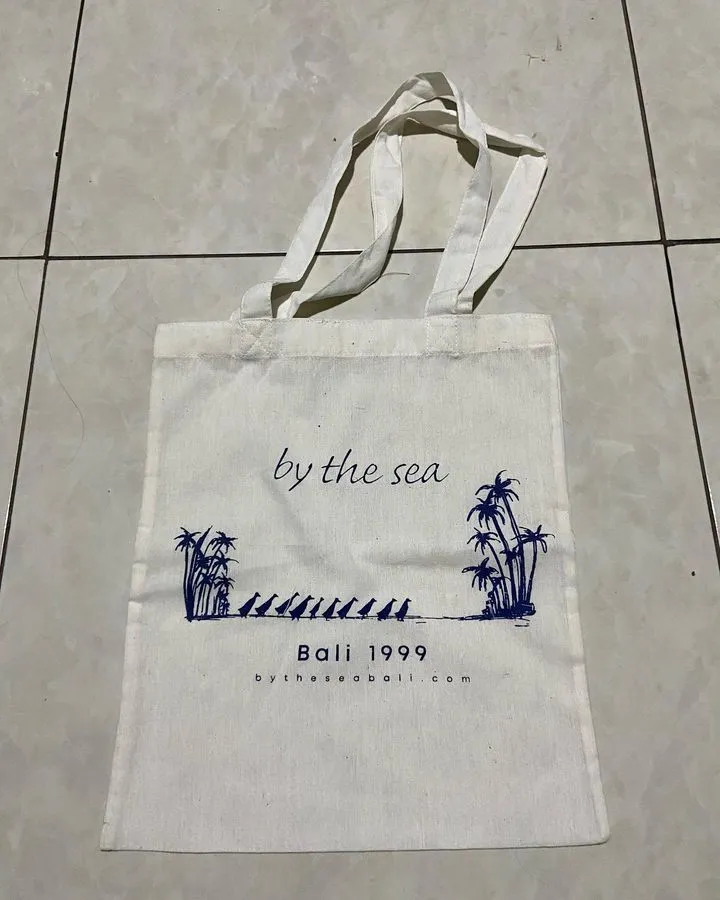 by the sea tas blacu